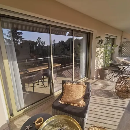 2 Bedrooms Seafront Appartement Cannes