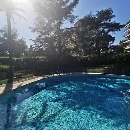 2 Bedrooms Seafront Apartment Cannes