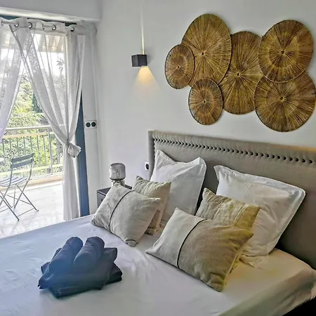 2 Bedrooms Seafront Apartment Cannes