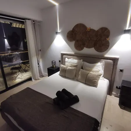2 Bedrooms Seafront Apartment *