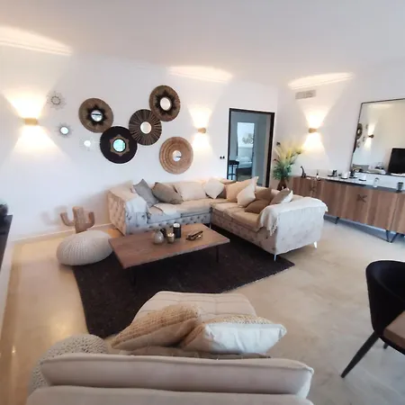 Apartment 2 Bedrooms Seafront *