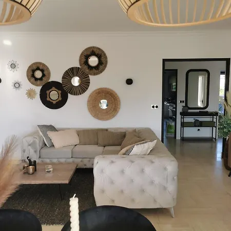 2 Bedrooms Seafront * Cannes