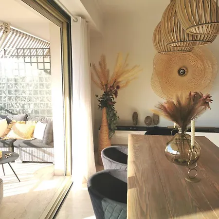 2 Bedrooms Seafront Apartment *