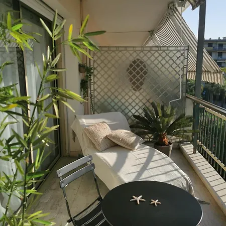 2 Bedrooms Seafront * Cannes