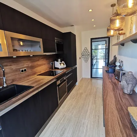 Apartment 2 Bedrooms Seafront