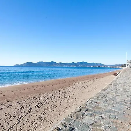 Apartment 2 Bedrooms Seafront *