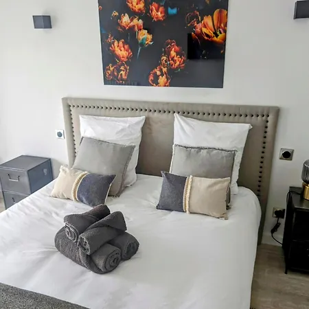 2 Bedrooms Seafront Apartment